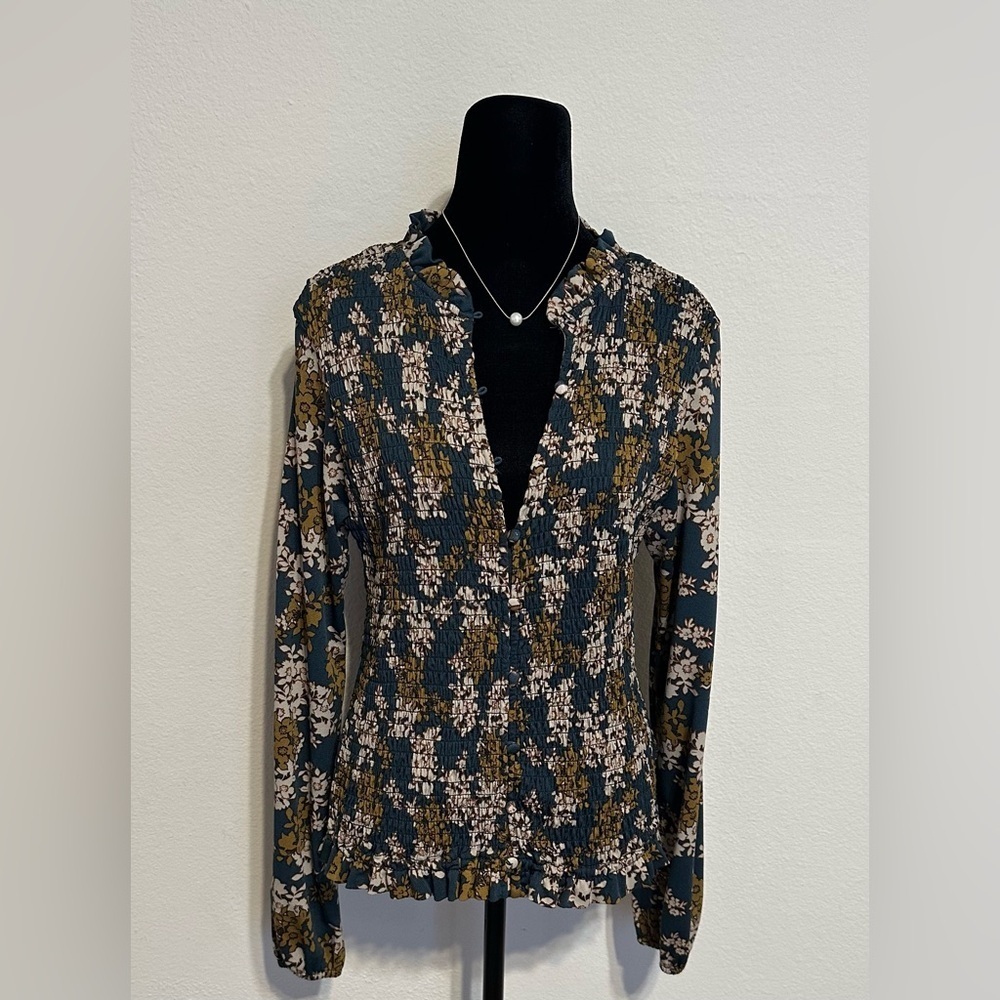 Gimmicks by BKE Floral Smocked Blouse in Teal and Brown - Picture 4 of 16